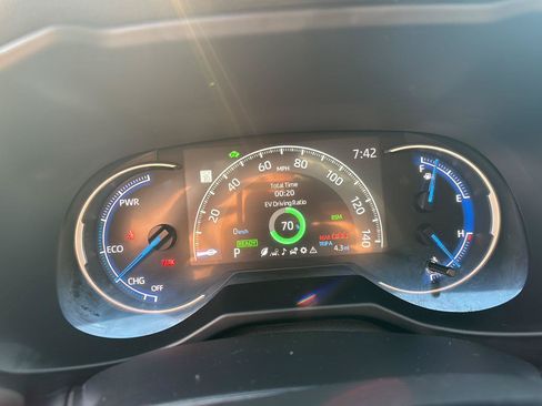 Used 2025 Toyota RAV4 XLE AWD/4WD image 3