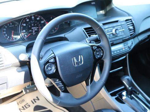 Used 2017 Honda Accord Sport image 15