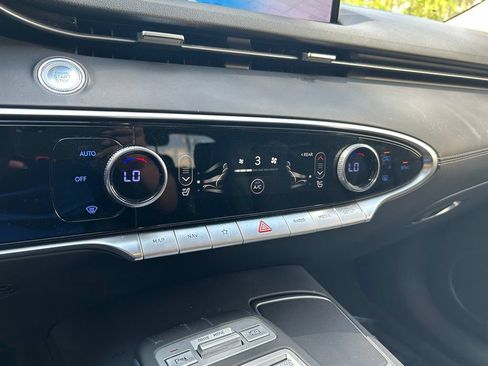 Used 2022 Genesis GV70 2.5T AWD/4WD image 23