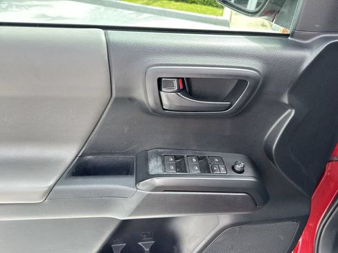 Used 2021 Toyota Tacoma SR AWD/4WD image 39