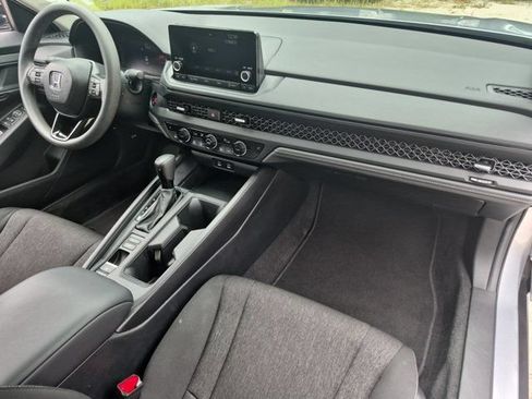 Used 2025 Honda Accord SE image 31