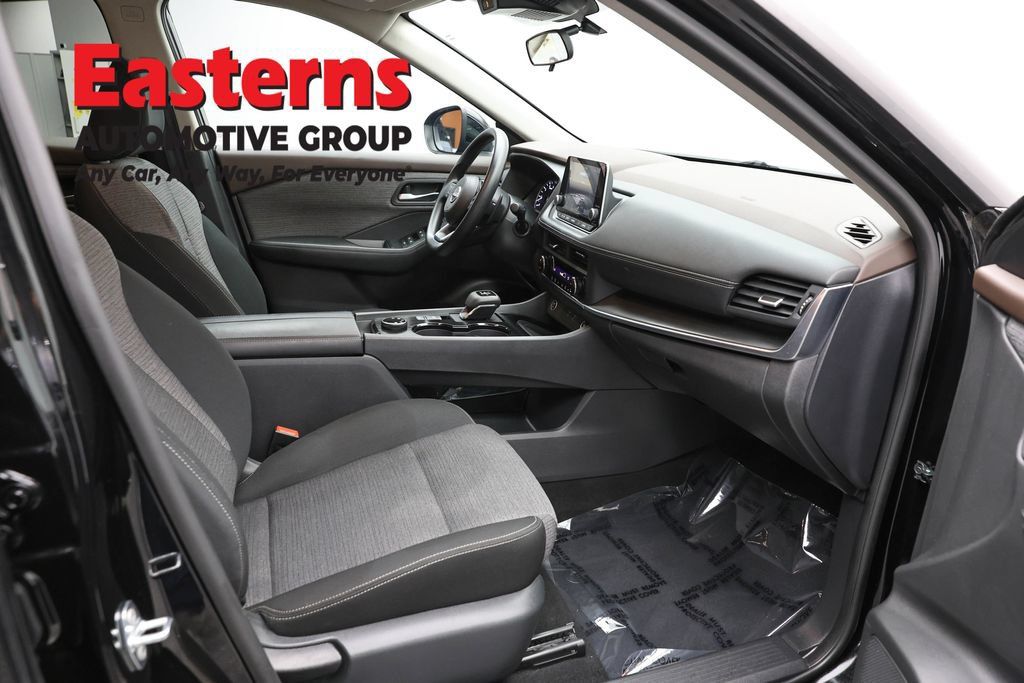 Used 2023 Nissan Rogue SV AWD/4WD image 25