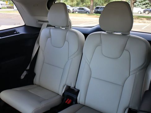 Used 2018 Volvo XC90 T6 Momentum w/ Convenience Package AWD/4WD image 21
