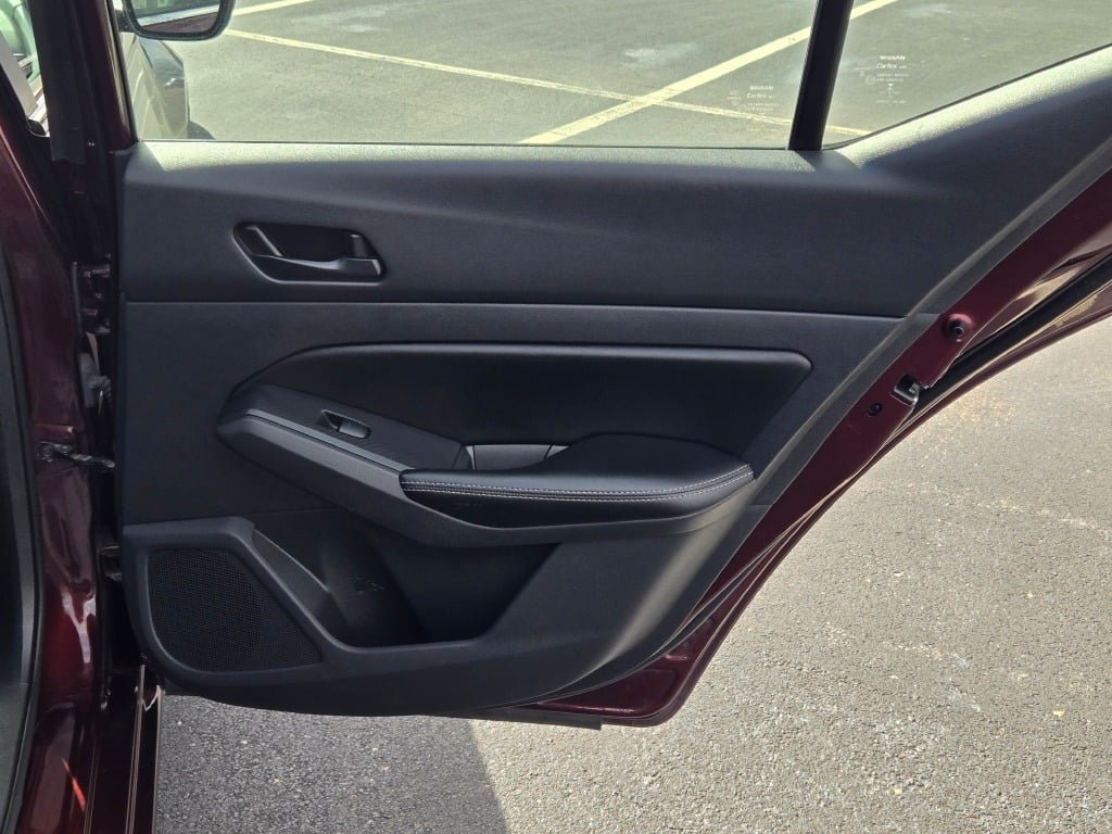 Used 2024 Nissan Altima 2.5 SV FWD image 8
