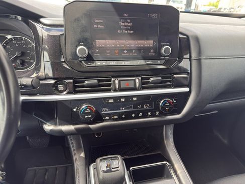 Used 2025 Nissan Pathfinder SV FWD image 12