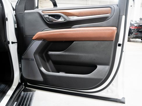 Used 2024 GMC Yukon Denali Ultimate image 32