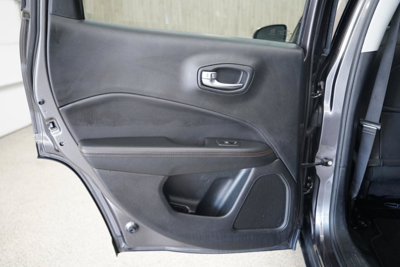 Used 2018 Jeep Compass Limited w/ Navigation Group AWD/4WD image 35
