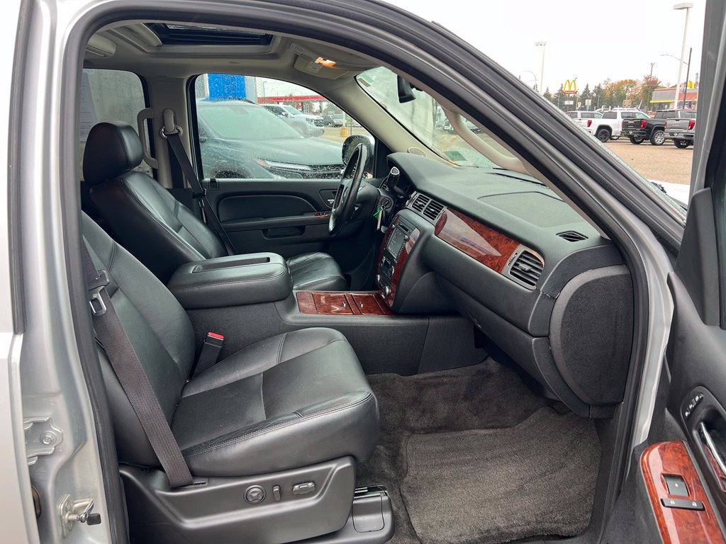 Used 2012 Chevrolet Avalanche LTZ AWD/4WD image 12