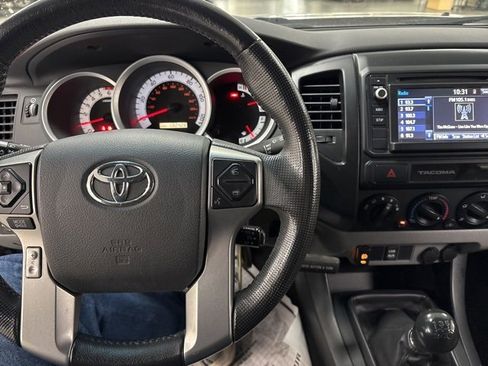 Used 2015 Toyota Tacoma Base image 15