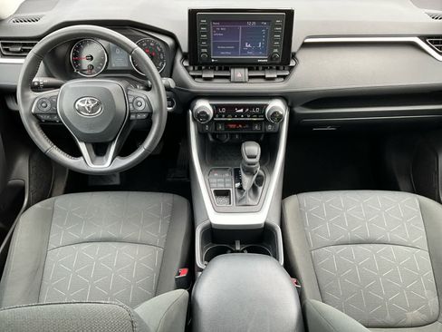 Used 2022 Toyota RAV4 XLE w/ Convenience Package image 12