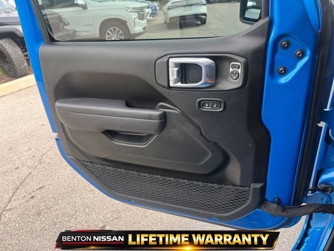 Used 2024 Jeep Wrangler Unlimited Rubicon w/ Convenience Group AWD/4WD image 12