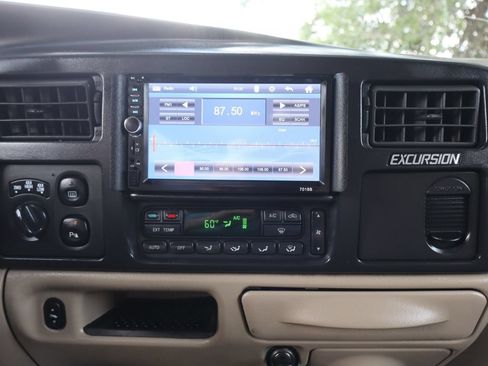 Used 2005 Ford Excursion Limited AWD/4WD image 36