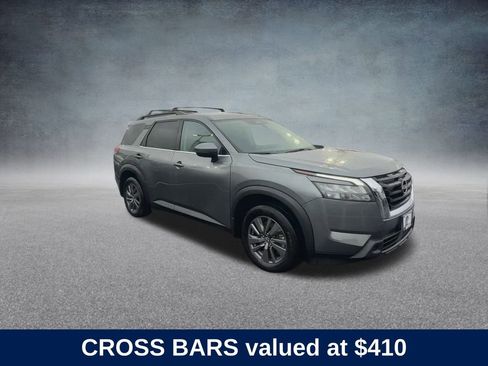 Used 2024 Nissan Pathfinder SV image 2