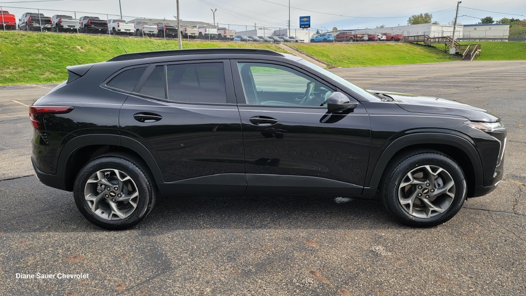 Used 2026 Chevrolet Trax LT FWD image 14