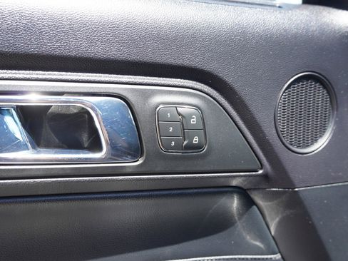 Used 2017 Ford Mustang Premium image 20