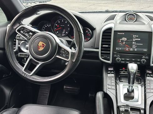 Used 2017 Porsche Cayenne Platinum Edition AWD/4WD image 7
