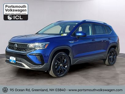 Used 2023 Volkswagen Taos SE w/ Black Wheel Package