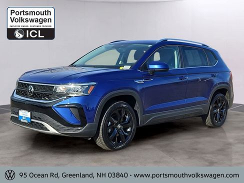 Used 2023 Volkswagen Taos SE w/ Black Wheel Package image 1