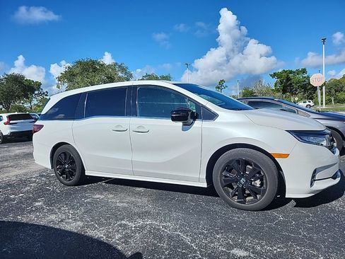 Used 2024 Honda Odyssey Sport image 2