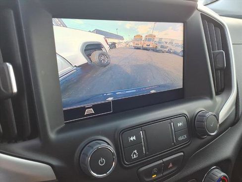 Used 2023 GMC Terrain SLT image 24