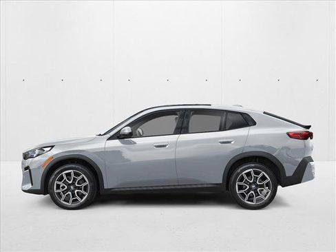New 2026 BMW X2 xDrive28i w/ Technology Package AWD/4WD image 3