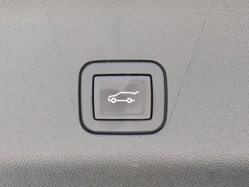 Used 2024 GMC Yukon XL Denali image 39