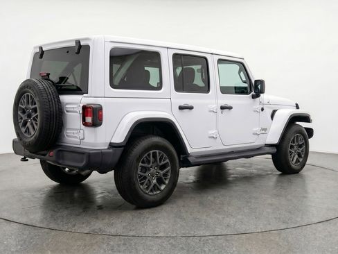 Used 2025 Jeep Wrangler Sahara image 9