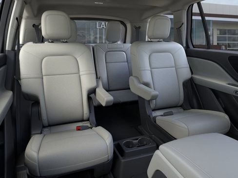 New 2026 Lincoln Aviator Premiere image 11