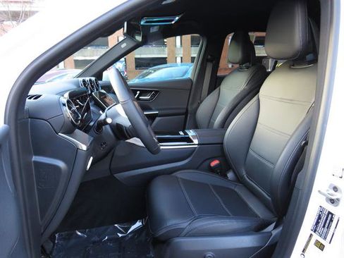 Used 2025 Mercedes-Benz GLC 300 4MATIC image 19