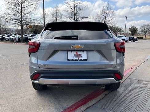 Used 2025 Chevrolet Trax LT image 7