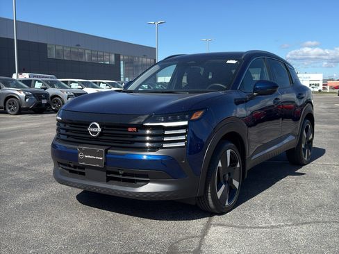 Used 2025 Nissan Kicks SR AWD/4WD image 2
