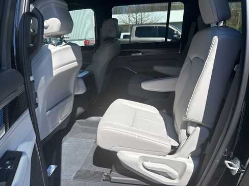 New 2026 Jeep Grand Wagoneer 4WD image 25
