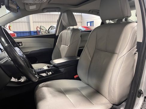 Used 2013 Toyota Avalon Limited image 22