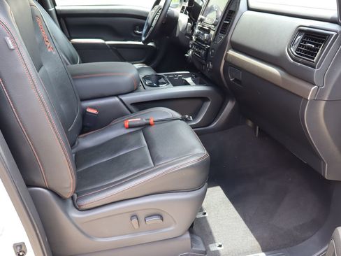 Used 2024 Nissan Titan PRO-4X w/ Pro-4x Convenience Package AWD/4WD image 17