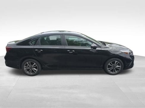 Used 2024 Kia Forte LXS FWD image 7