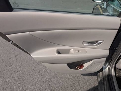 Certified 2025 Hyundai Elantra SEL FWD image 10