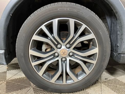 Used 2018 Mitsubishi Outlander ES image 11