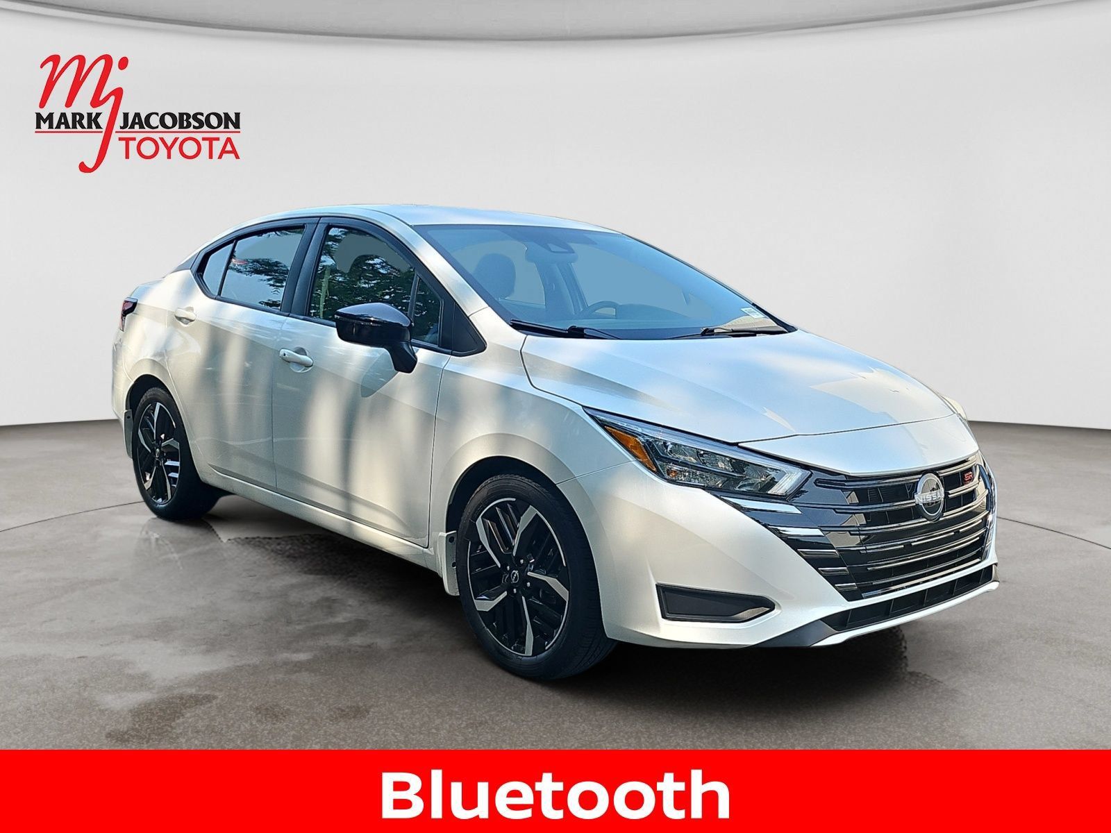 Used 2025 Nissan Versa SR w/ Trunk Package FWD image 5