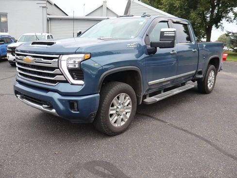 Used 2024 Chevrolet Silverado 2500 High Country w/ Z71 Off-Road Package AWD/4WD image 2