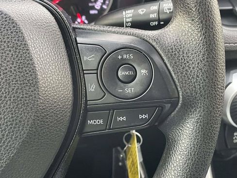 Used 2021 Toyota RAV4 LE image 21