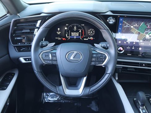 Used 2025 Lexus RX 350 Premium image 17