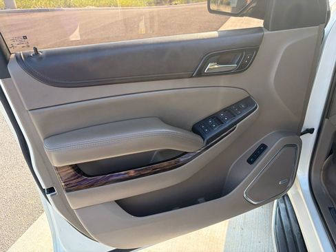 Used 2015 GMC Yukon XL SLT w/ Open Road Package AWD/4WD image 9