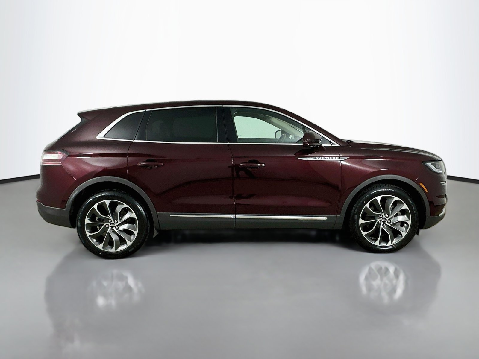 Used 2021 Lincoln Nautilus Reserve AWD/4WD image 4