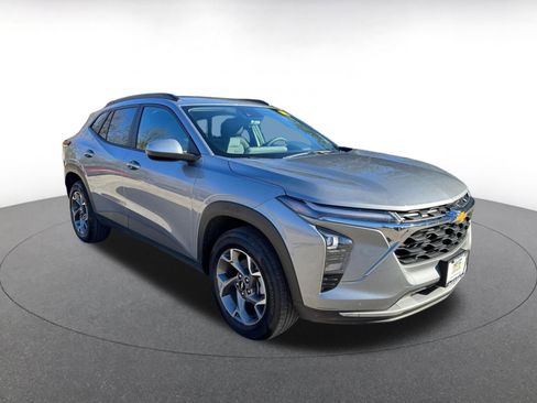 Used 2025 Chevrolet Trax LT image 1