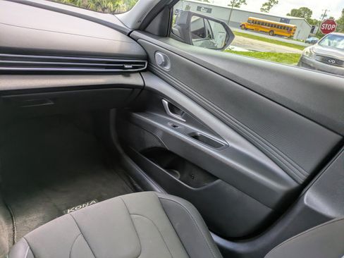 Used 2022 Hyundai Elantra SEL w/ Convenience + Premium Package FWD image 13
