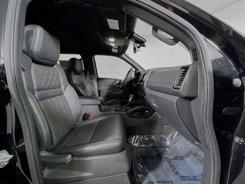 Used 2022 Nissan Frontier PRO-4X w/ Pro-4X Premium Package image 32