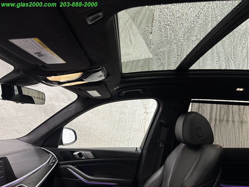 Used 2022 BMW X7 xDrive40i w/ M Sport Package AWD/4WD image 12