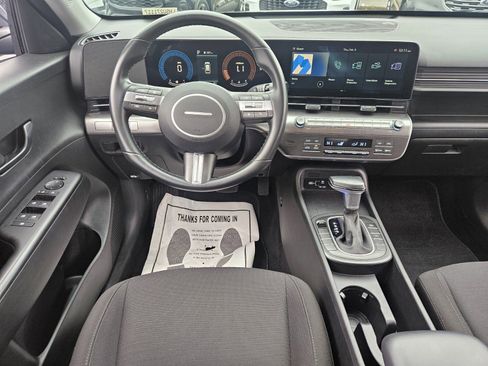 Used 2025 Hyundai Kona SEL FWD image 12