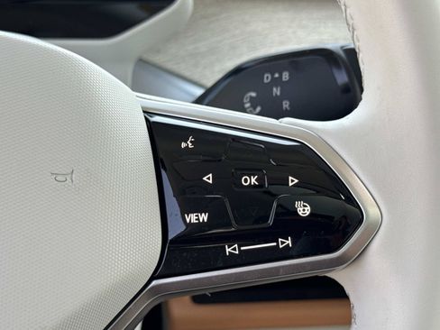 Certified 2025 Volkswagen ID. Buzz 1st Edition RWD image 12