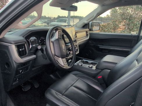 Used 2023 Ford Expedition Max XLT image 9